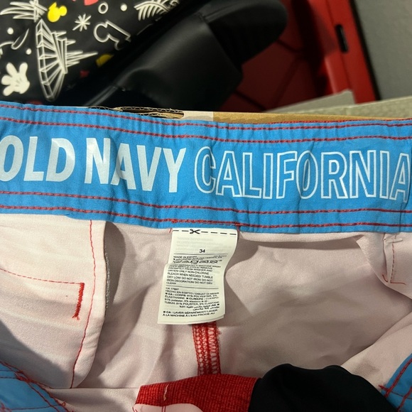 Men’s Old‎ Navy swim board shorts 34 red blue white NWT NEW - Picture 4 of 5